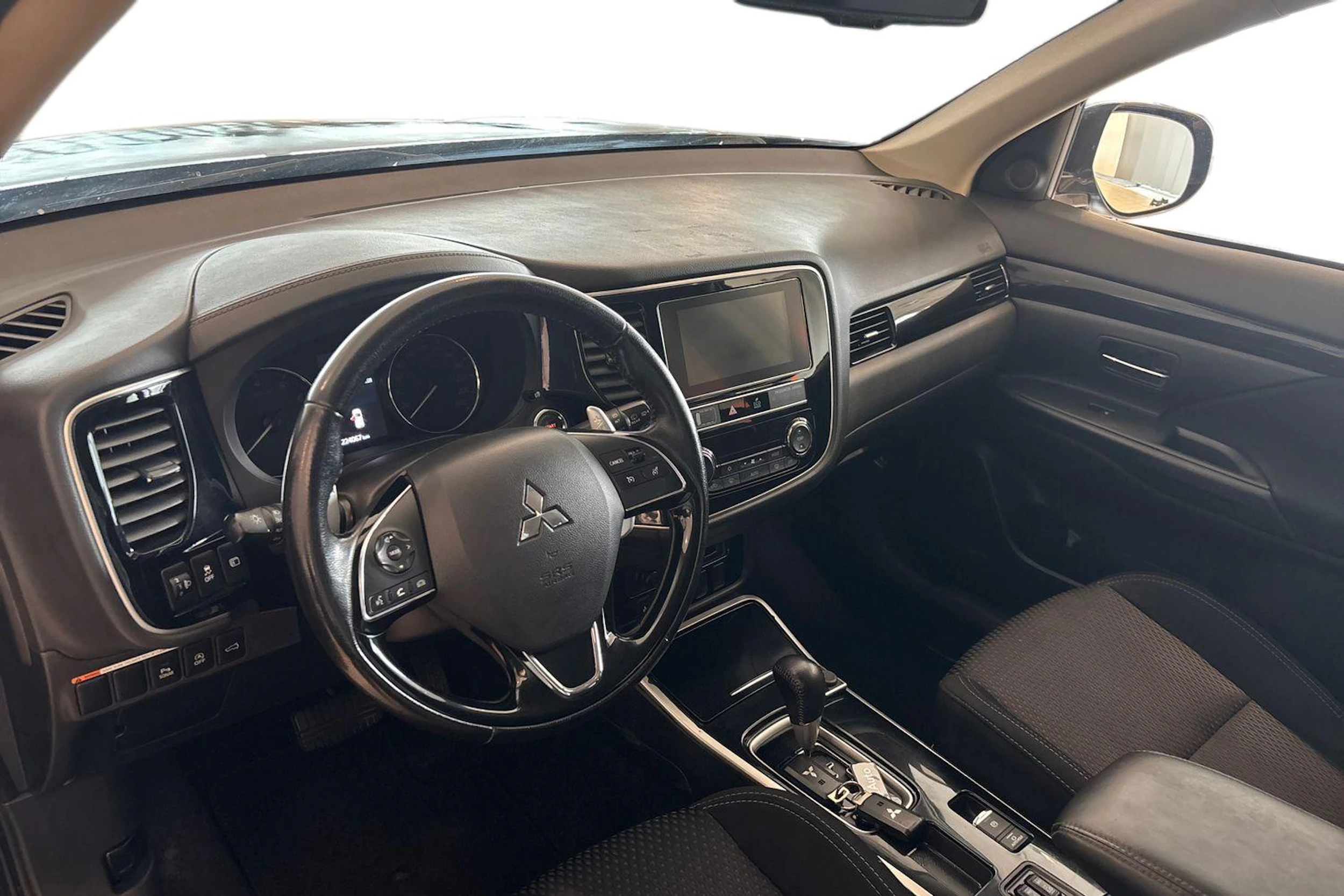 sininen Mitsubishi Outlander 2019 kuva 3.