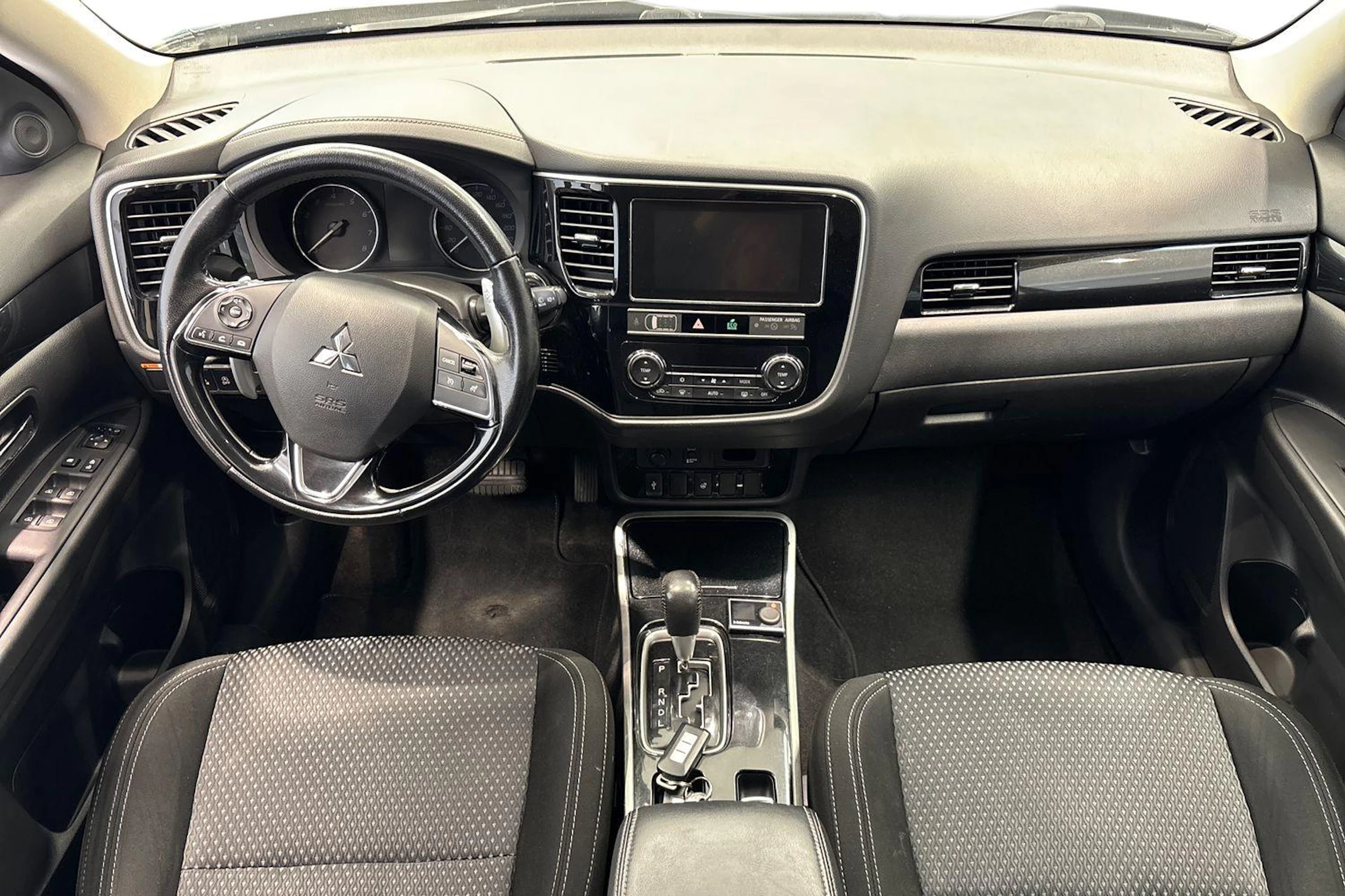 sininen Mitsubishi Outlander 2019 kuva 7.