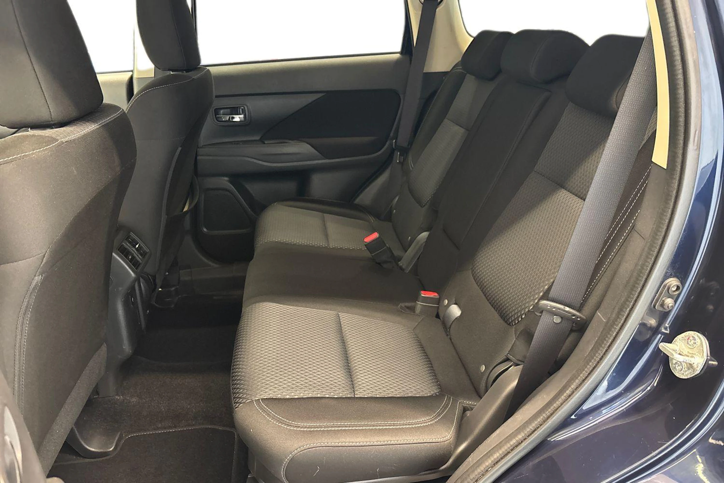 sininen Mitsubishi Outlander 2019 kuva 8.