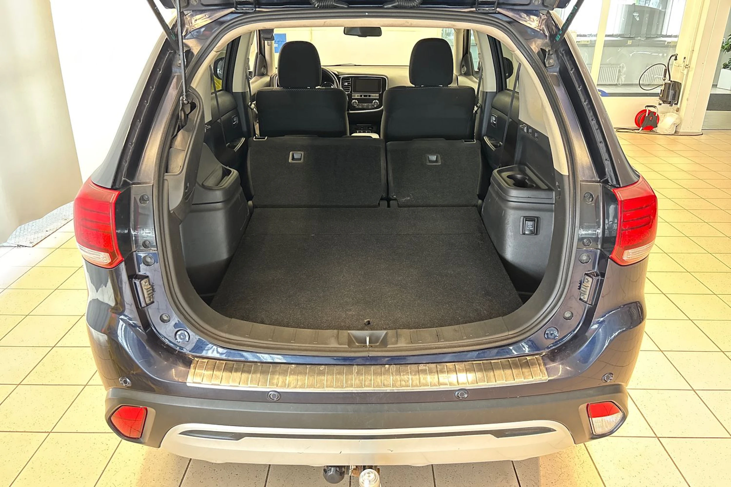 sininen Mitsubishi Outlander 2019 kuva 14.