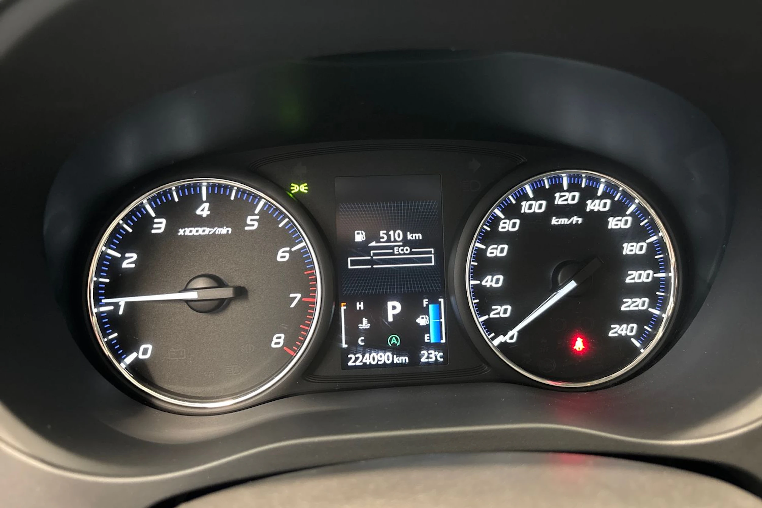 sininen Mitsubishi Outlander 2019 kuva 18.