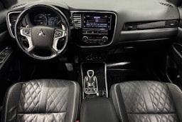 harmaa Mitsubishi Outlander 2019 kuva 9.