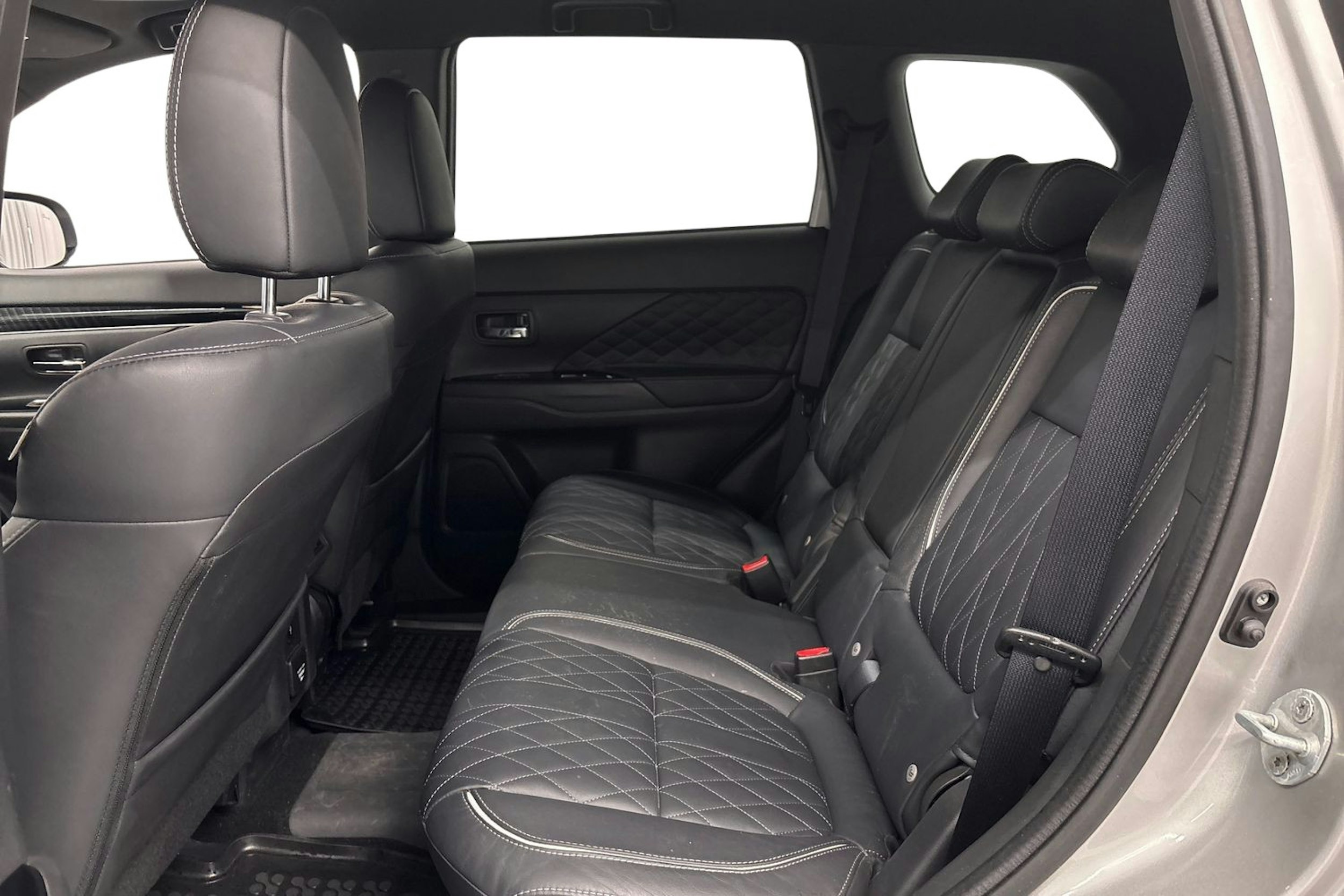 harmaa Mitsubishi Outlander 2019 kuva 10.