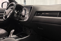 harmaa Mitsubishi Outlander 2019 kuva 14.