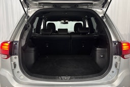 harmaa Mitsubishi Outlander 2019 kuva 16.