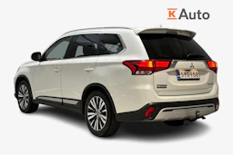 valkoinen Mitsubishi Outlander 2019 kuva 2.