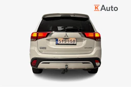 valkoinen Mitsubishi Outlander 2019 kuva 3.