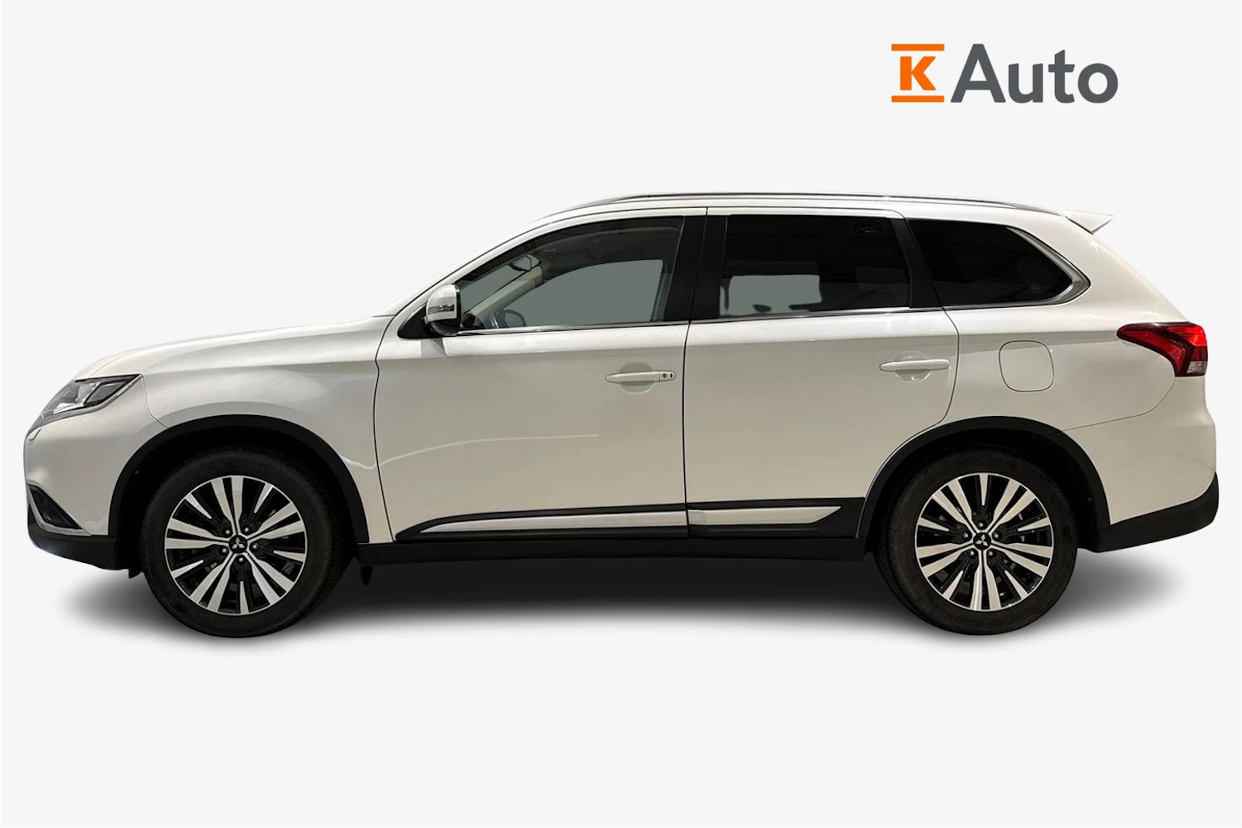 valkoinen Mitsubishi Outlander 2019 kuva 5.