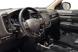 valkoinen Mitsubishi Outlander 2019 kuva 6.