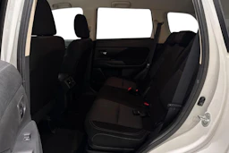 valkoinen Mitsubishi Outlander 2019 kuva 8.