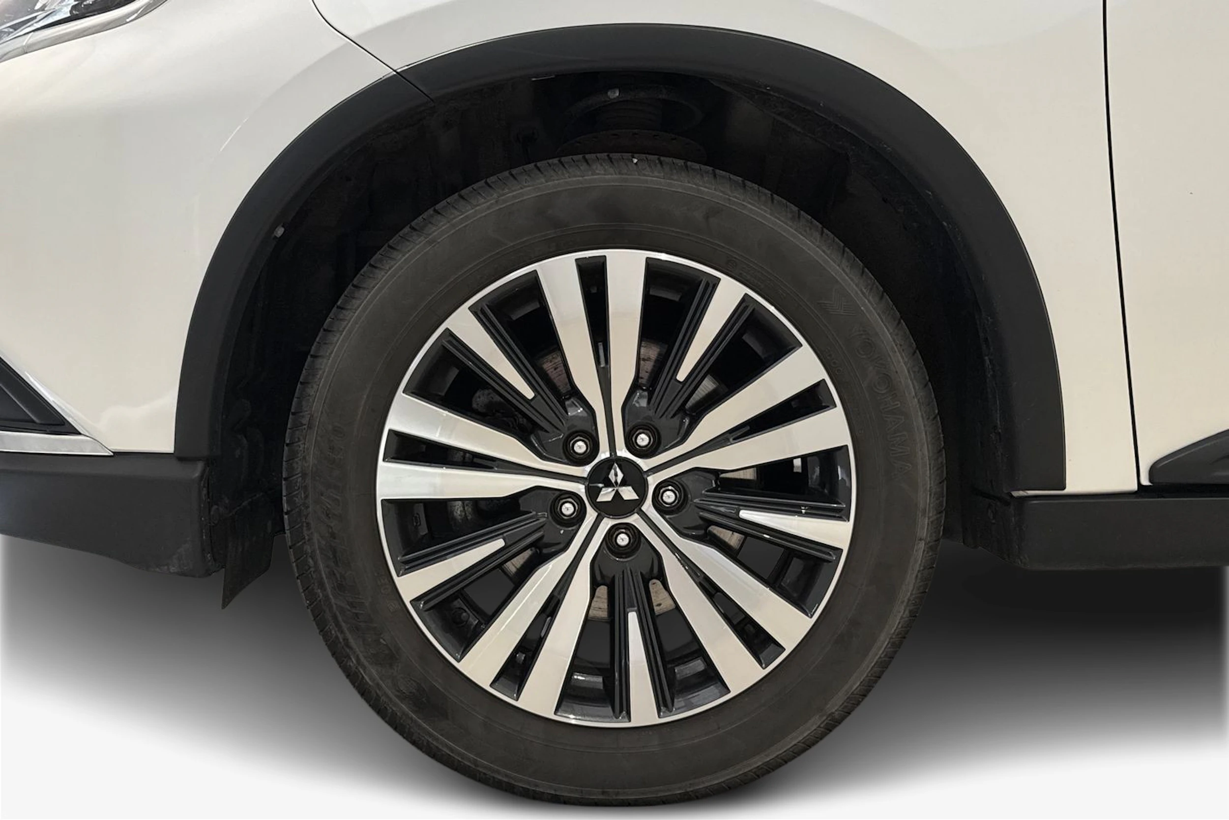 valkoinen Mitsubishi Outlander 2019 kuva 9.