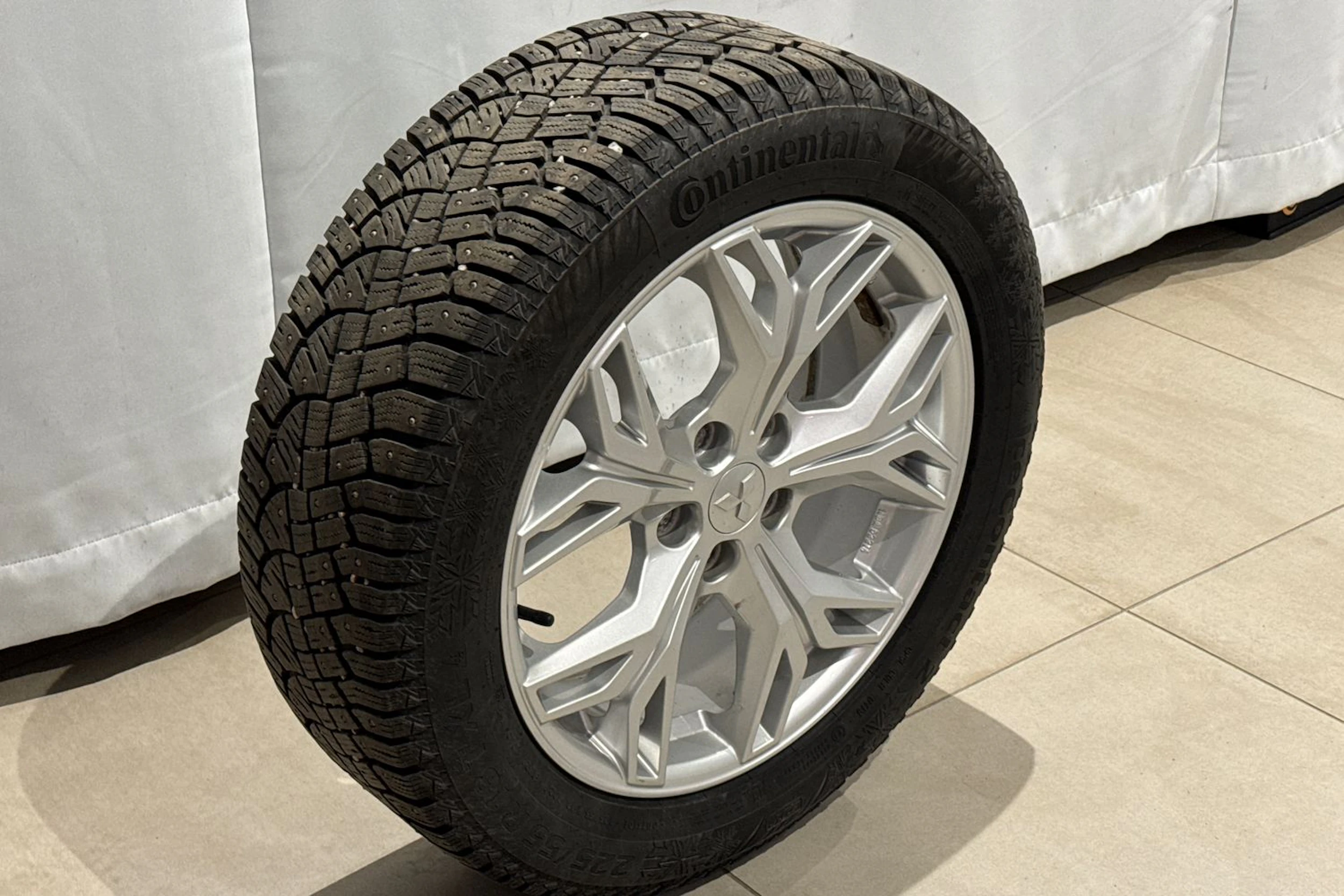valkoinen Mitsubishi Outlander 2019 kuva 11.