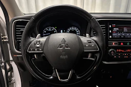 valkoinen Mitsubishi Outlander 2019 kuva 15.