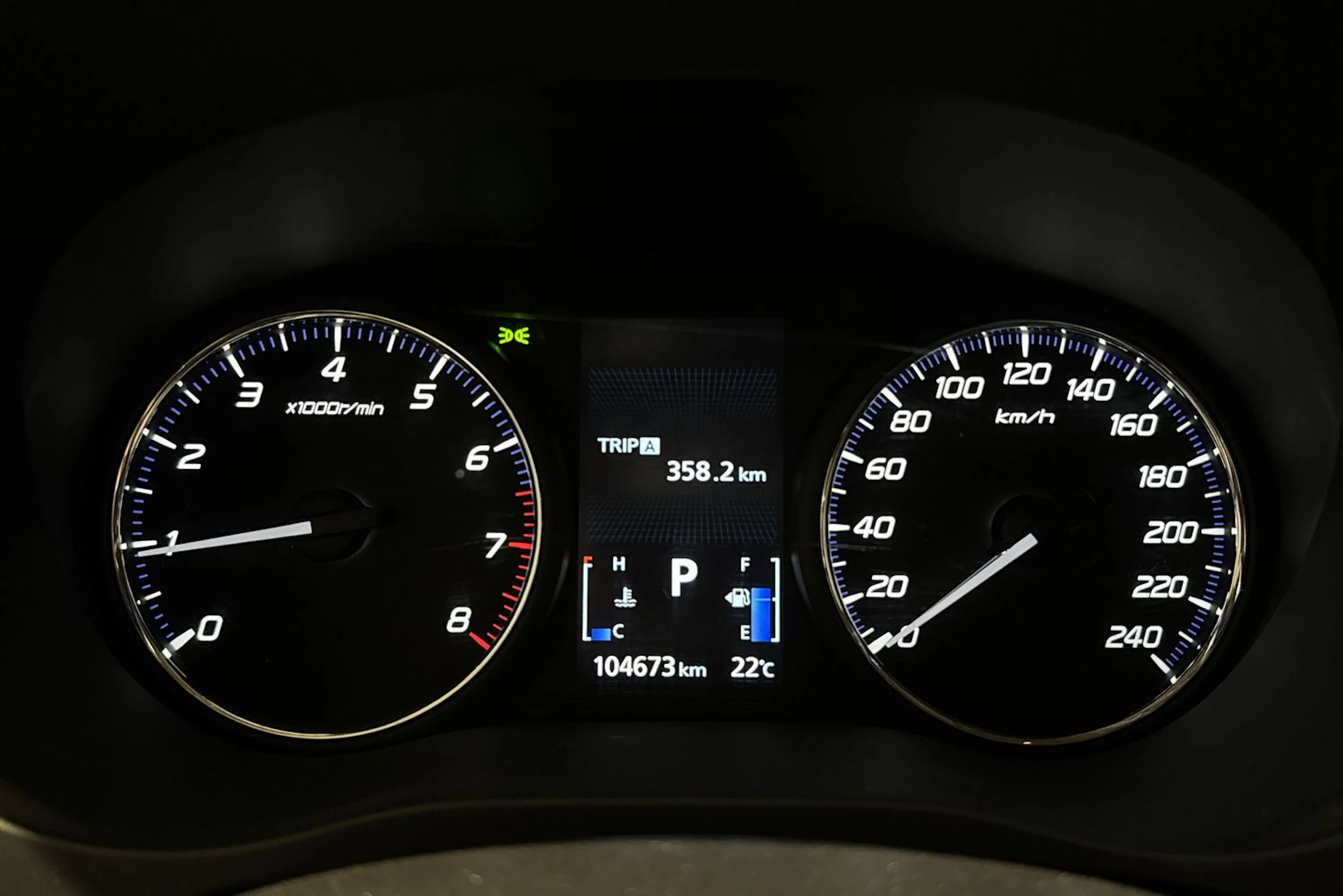 valkoinen Mitsubishi Outlander 2019 kuva 16.