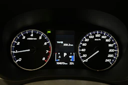 valkoinen Mitsubishi Outlander 2019 kuva 16.