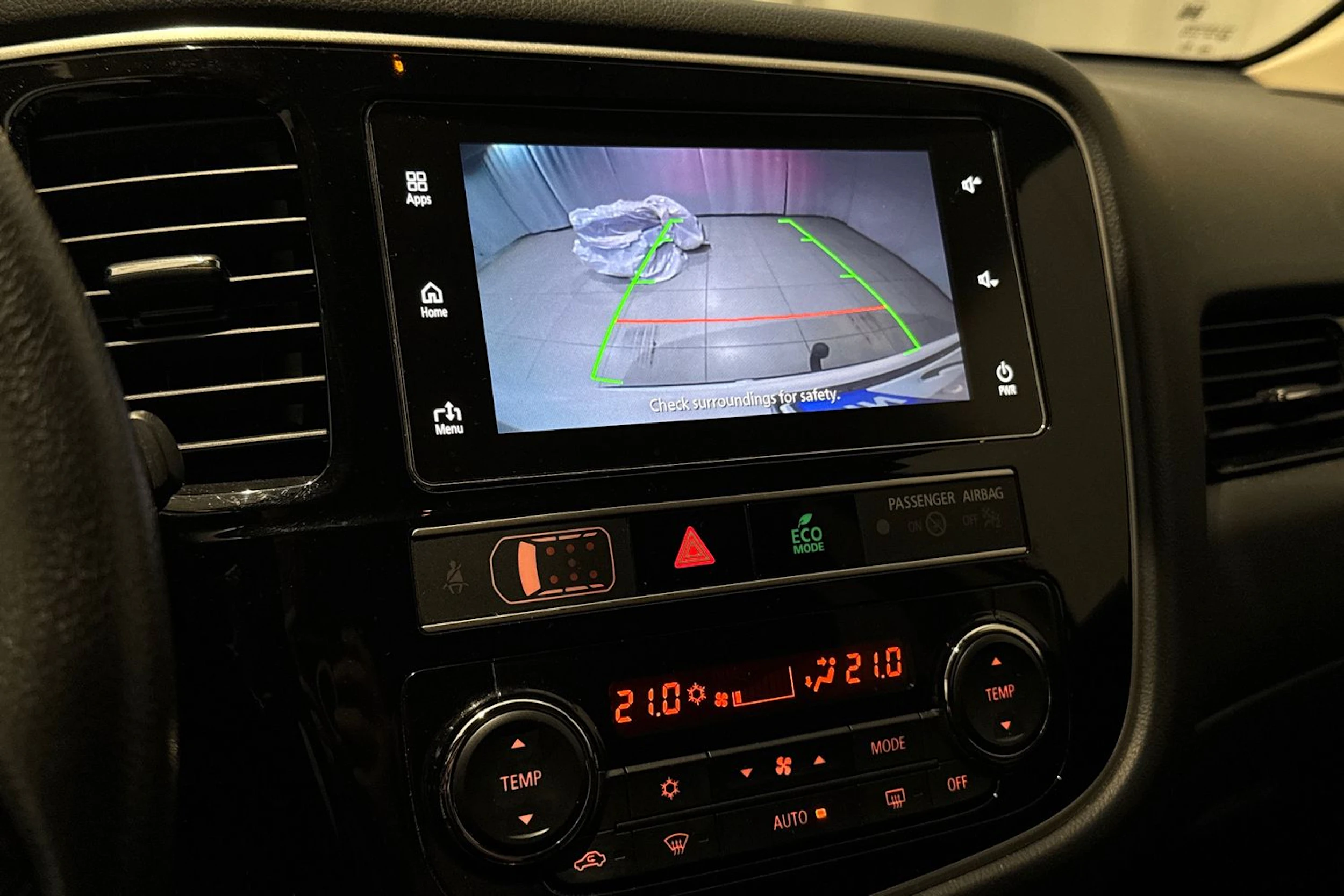 valkoinen Mitsubishi Outlander 2019 kuva 18.