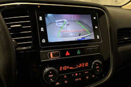 valkoinen Mitsubishi Outlander 2019 kuva 18.