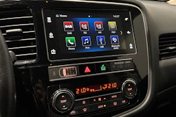 valkoinen Mitsubishi Outlander 2019 kuva 19.