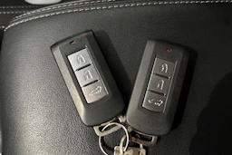 valkoinen Mitsubishi Outlander 2019 kuva 22.