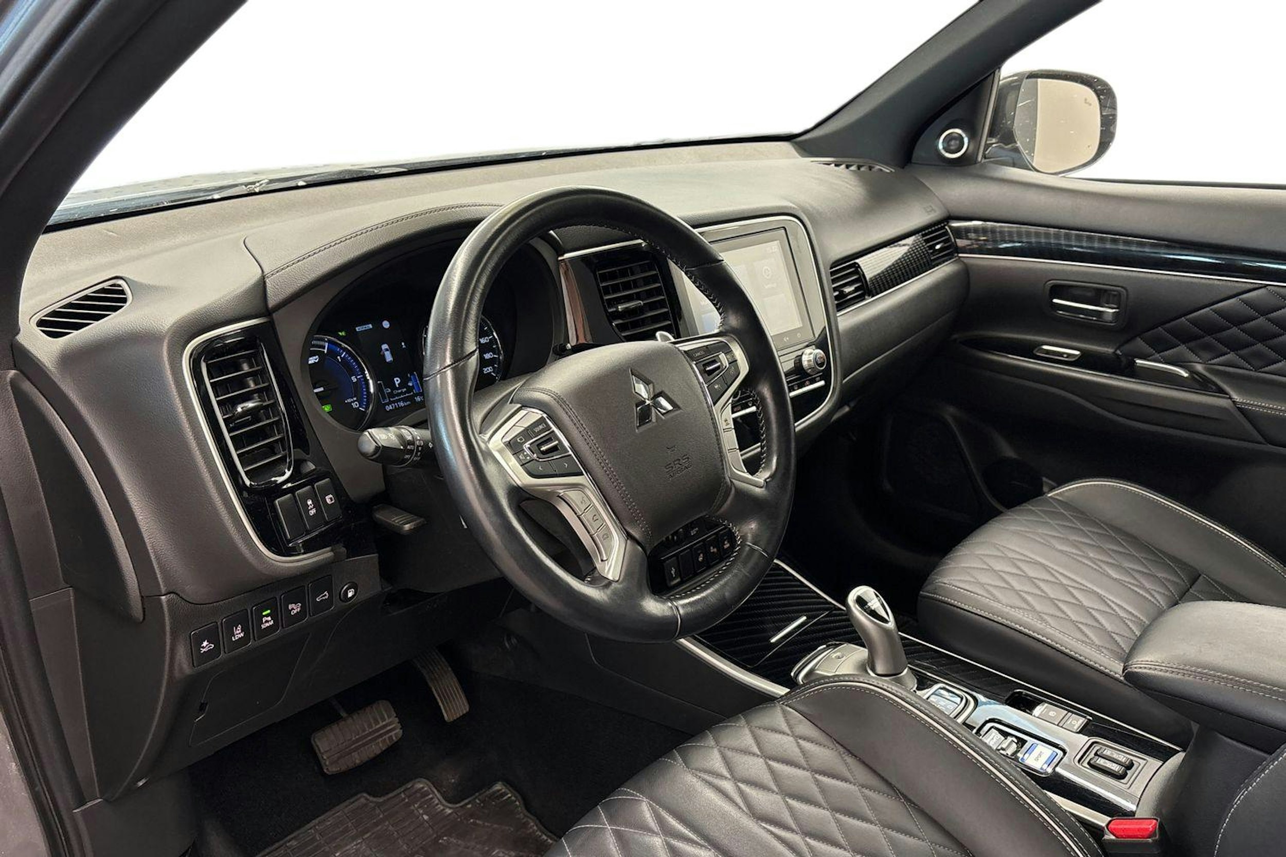 Harmaa Mitsubishi Outlander 2020 kuva 3.