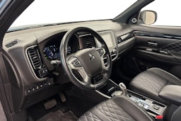 Harmaa Mitsubishi Outlander 2020 kuva 3.