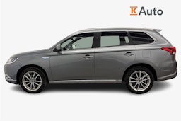Harmaa Mitsubishi Outlander 2020 kuva 6.