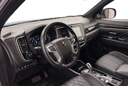 Harmaa Mitsubishi Outlander 2020 kuva 7.