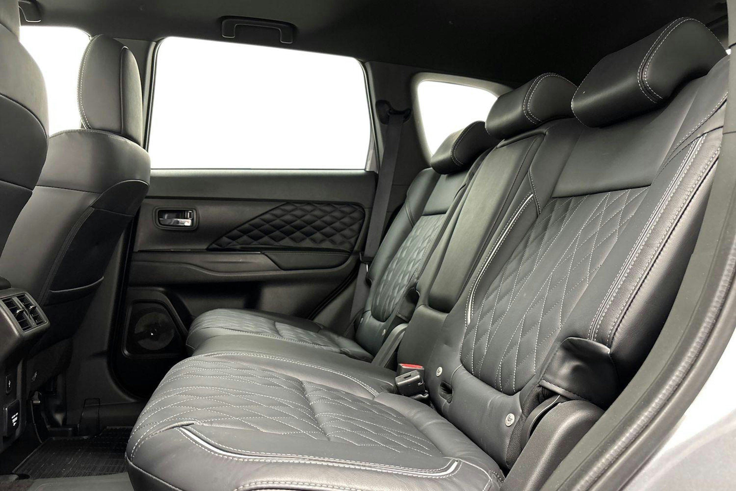 Harmaa Mitsubishi Outlander 2020 kuva 10.
