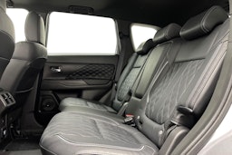 Harmaa Mitsubishi Outlander 2020 kuva 10.