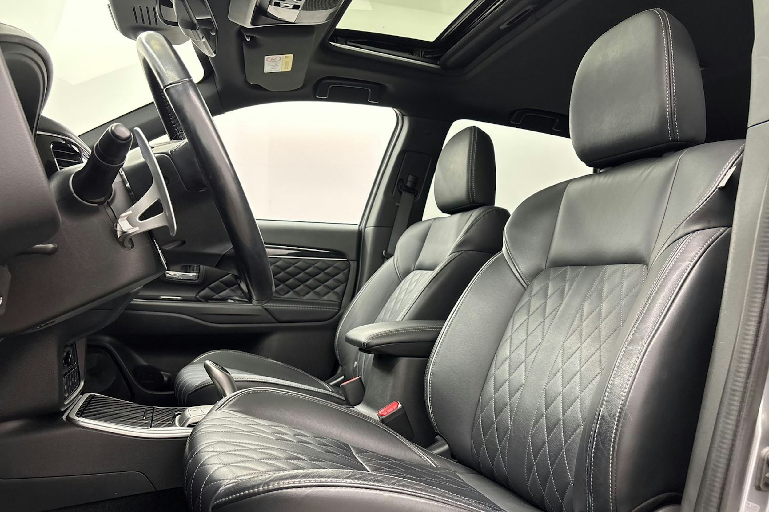 Harmaa Mitsubishi Outlander 2020 kuva 14.