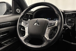 Harmaa Mitsubishi Outlander 2020 kuva 15.
