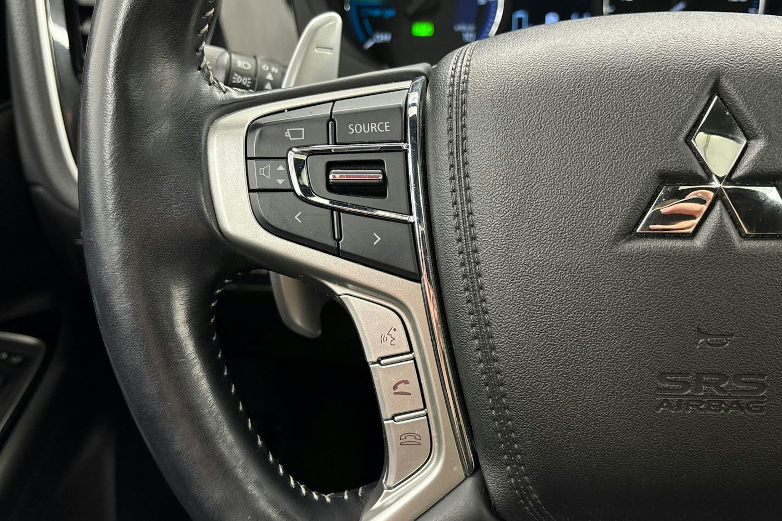 Harmaa Mitsubishi Outlander 2020 kuva 16.