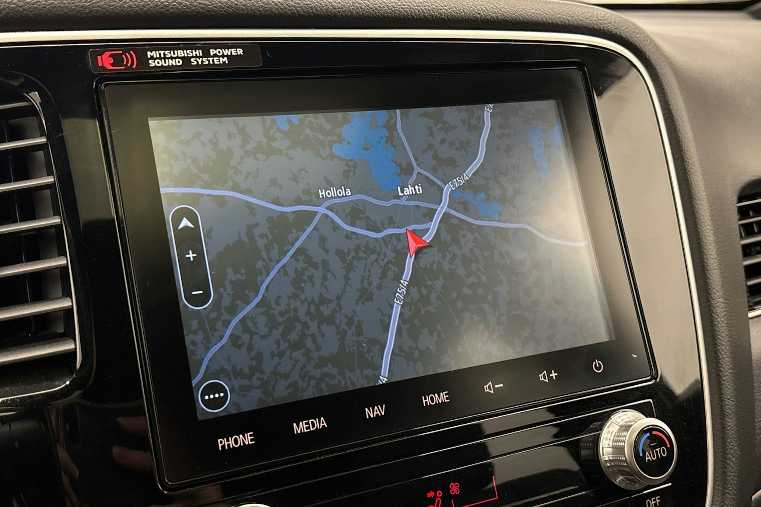 Harmaa Mitsubishi Outlander 2020 kuva 19.