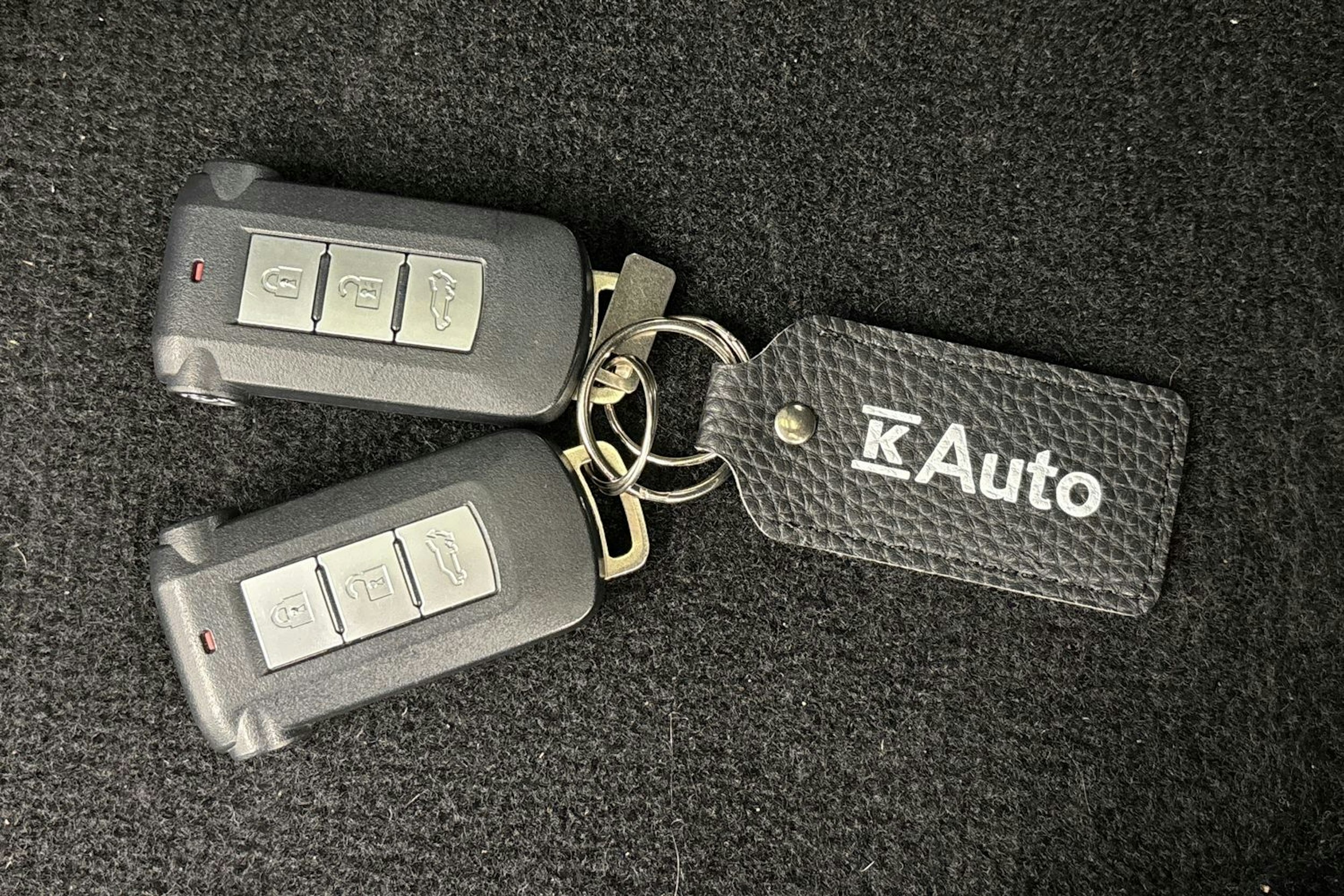 Harmaa Mitsubishi Outlander 2020 kuva 26.