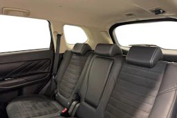 ruskea (beige) Mitsubishi Outlander PHEV 2020 kuva 8.