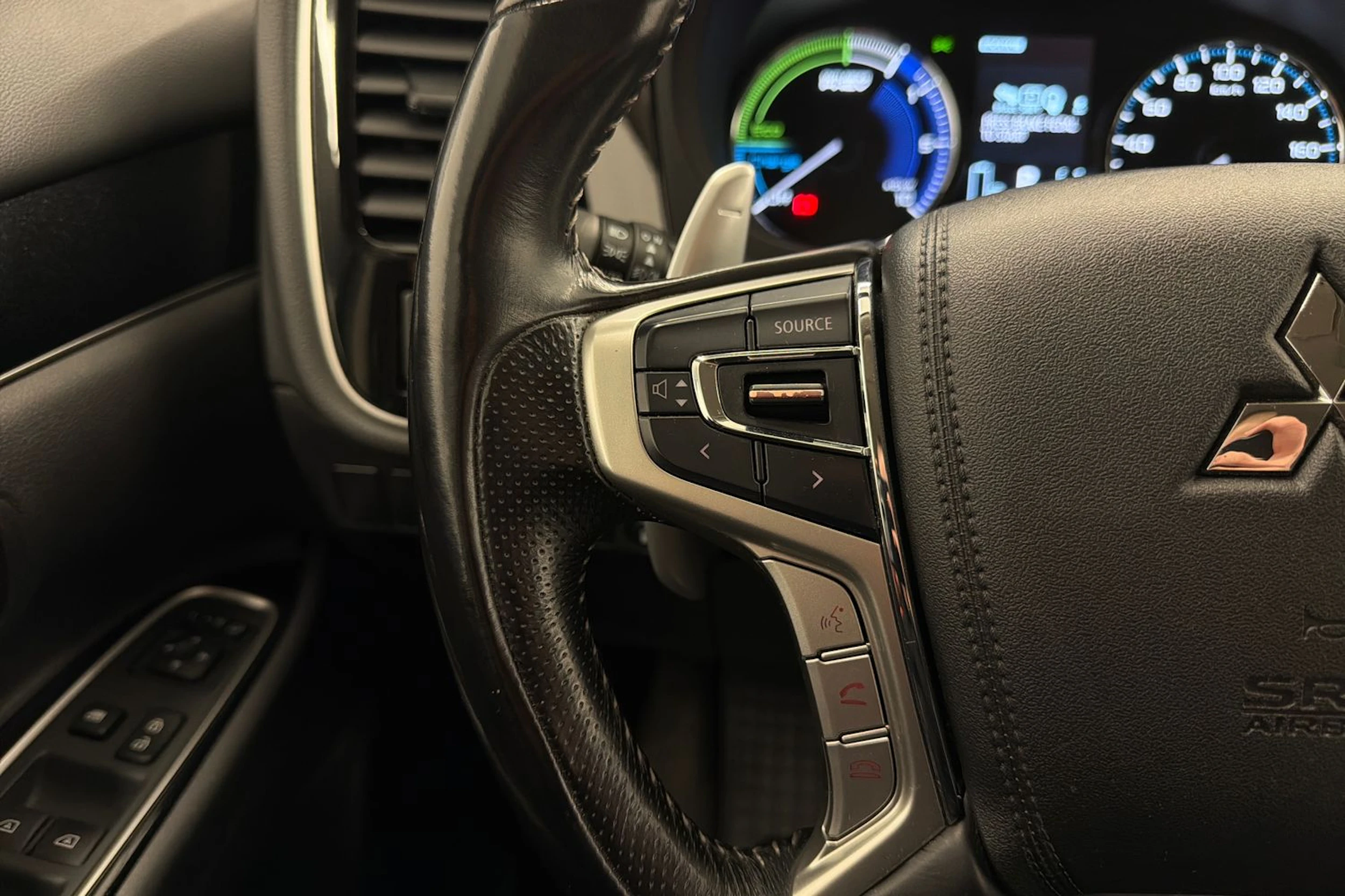 ruskea (beige) Mitsubishi Outlander PHEV 2020 kuva 18.