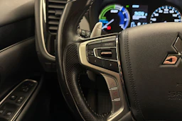 ruskea (beige) Mitsubishi Outlander PHEV 2020 kuva 18.