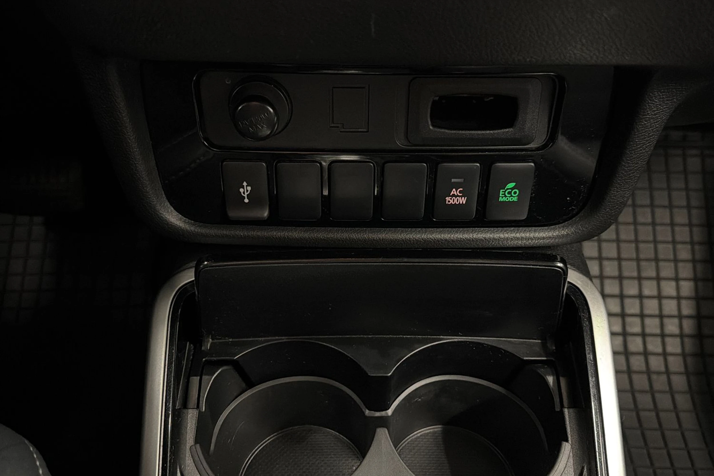 ruskea (beige) Mitsubishi Outlander PHEV 2020 kuva 21.