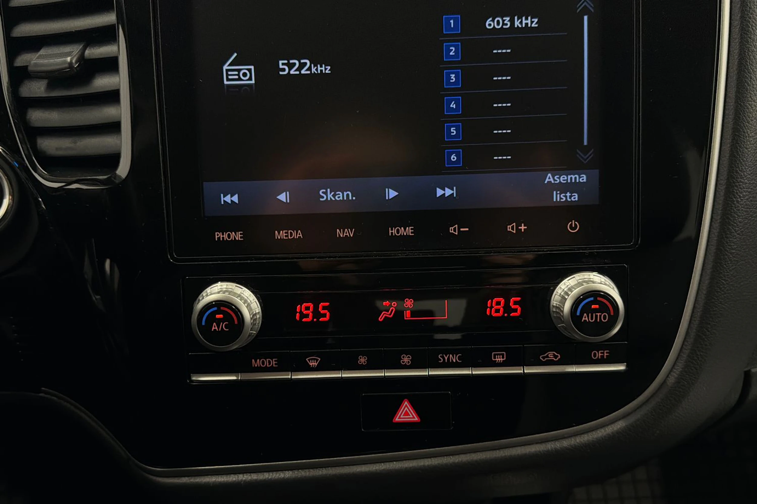 ruskea (beige) Mitsubishi Outlander PHEV 2020 kuva 22.