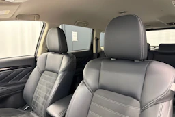ruskea (beige) Mitsubishi Outlander PHEV 2020 kuva 26.