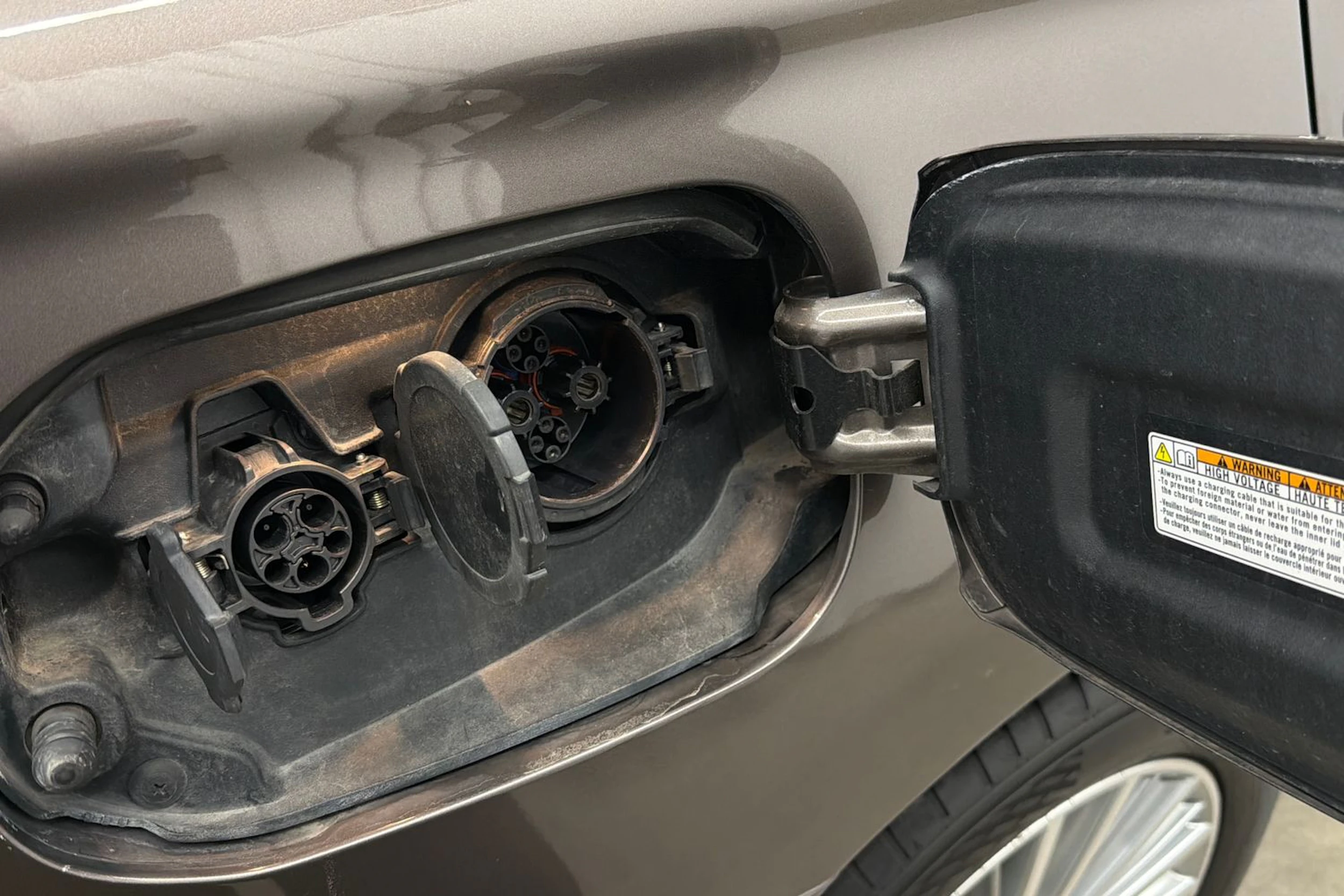 ruskea (beige) Mitsubishi Outlander PHEV 2020 kuva 27.