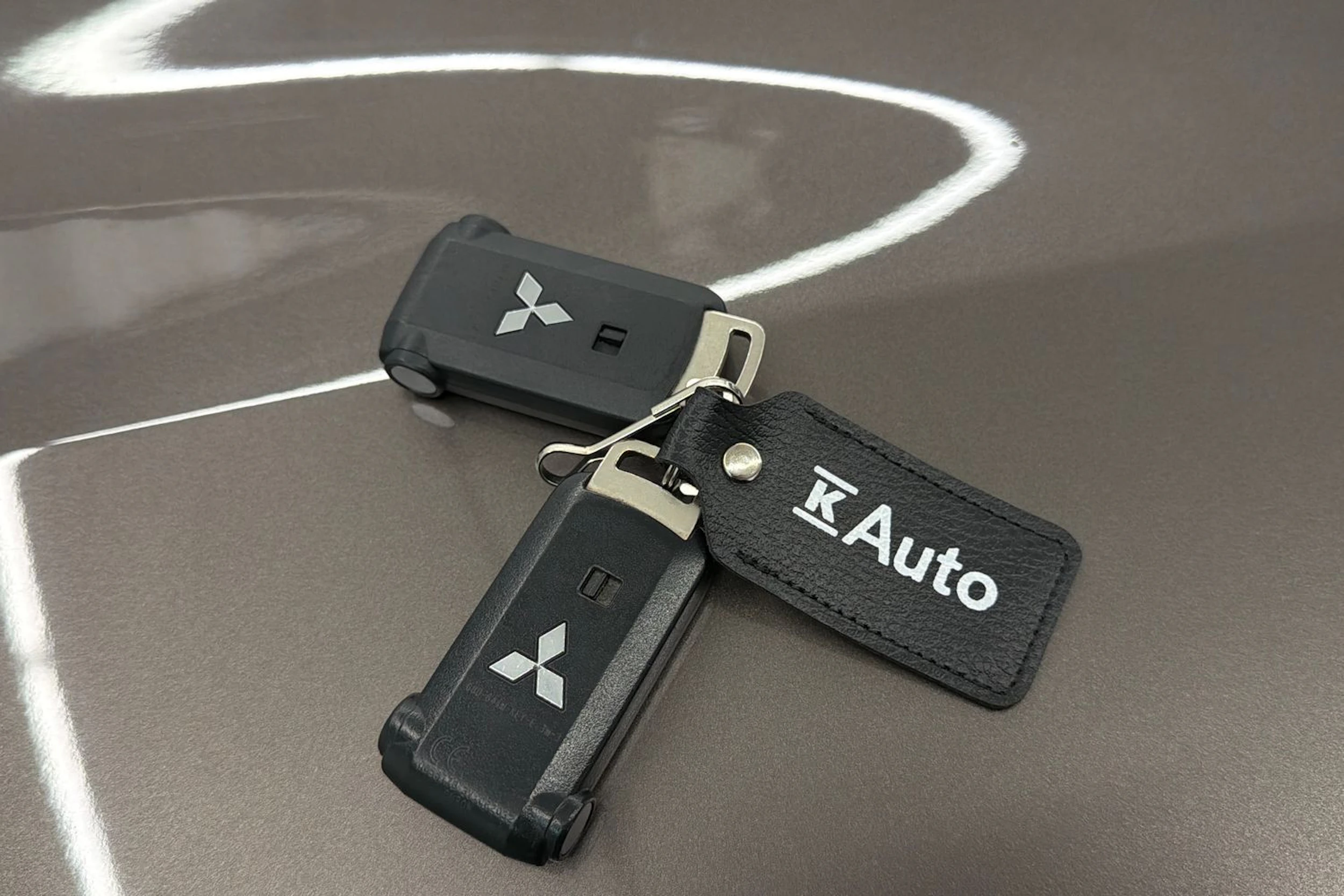 ruskea (beige) Mitsubishi Outlander PHEV 2020 kuva 28.