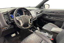punainen Mitsubishi Outlander 2020 kuva 8.