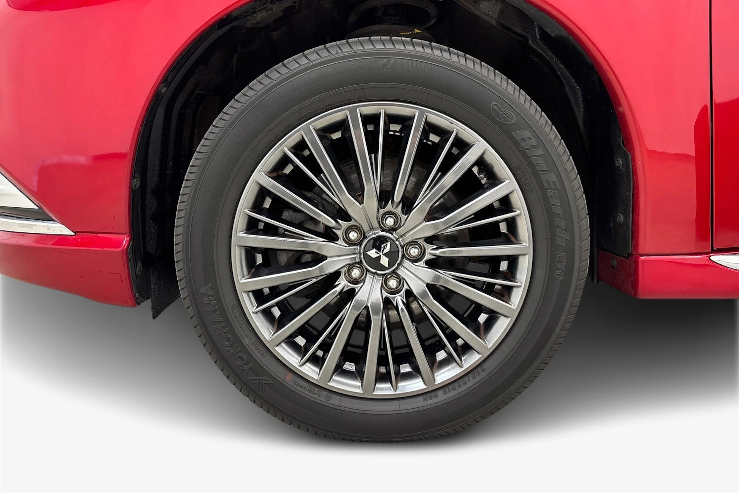punainen Mitsubishi Outlander 2020 kuva 12.