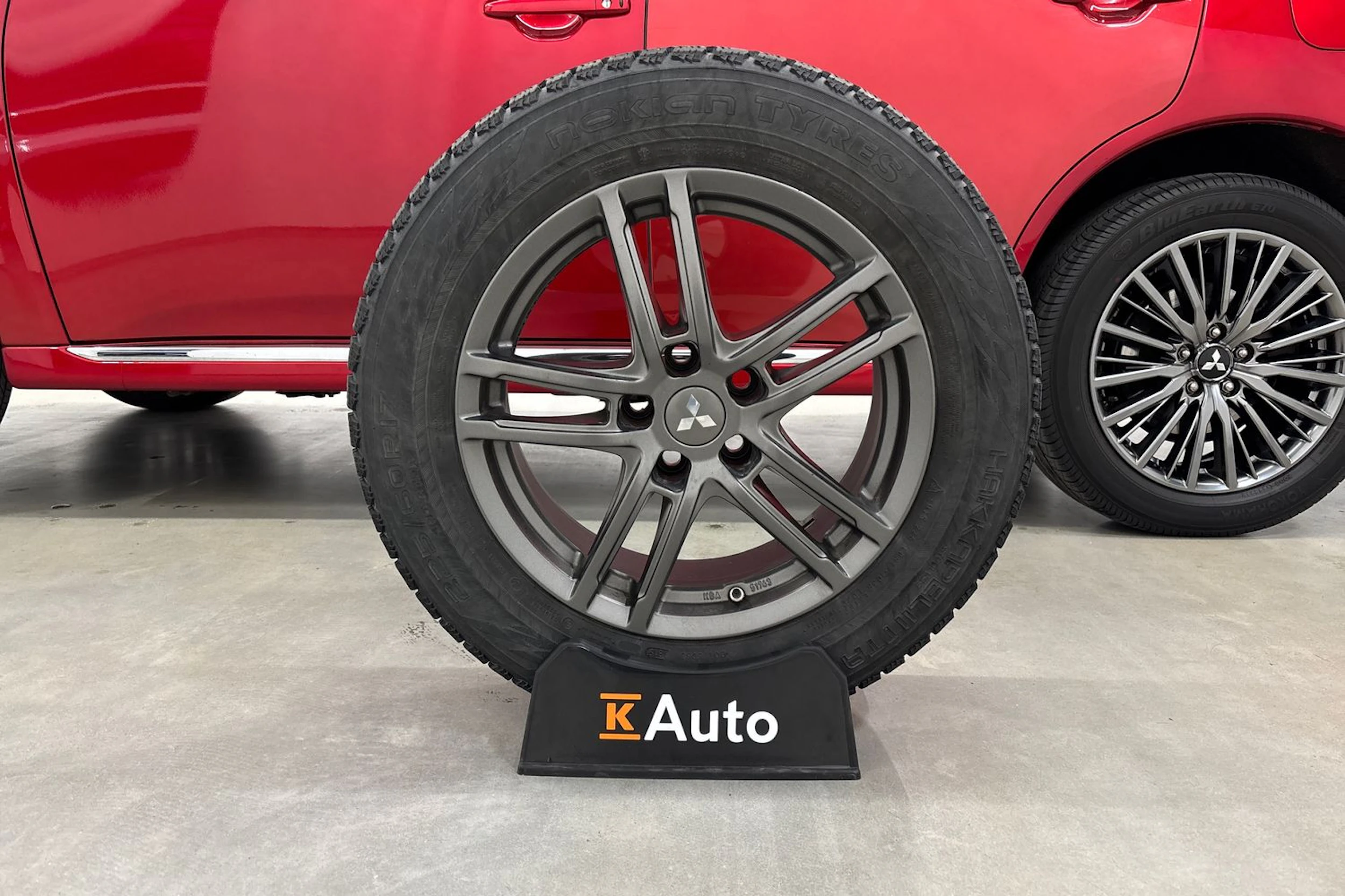 punainen Mitsubishi Outlander 2020 kuva 13.