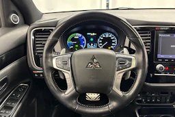 punainen Mitsubishi Outlander 2020 kuva 17.
