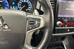 punainen Mitsubishi Outlander 2020 kuva 19.