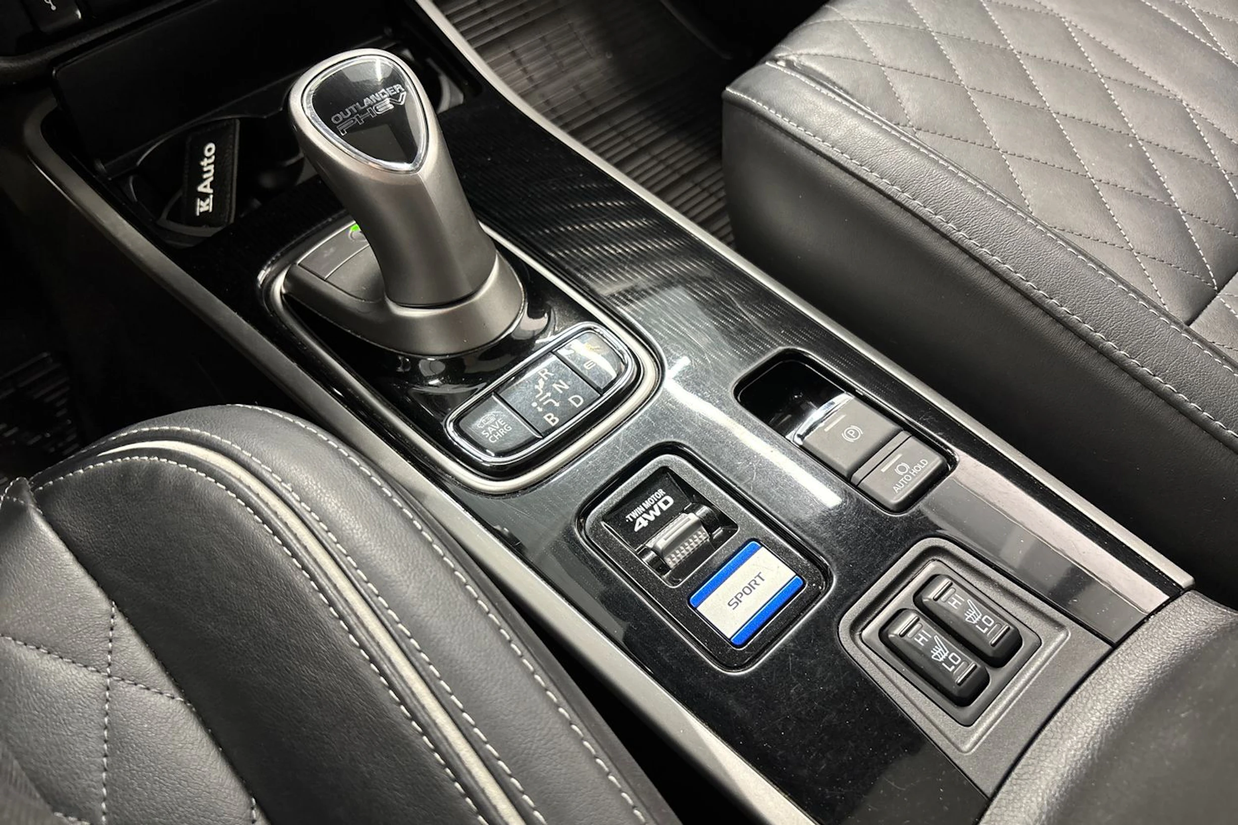 punainen Mitsubishi Outlander 2020 kuva 21.
