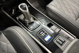 punainen Mitsubishi Outlander 2020 kuva 21.