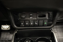 punainen Mitsubishi Outlander 2020 kuva 22.